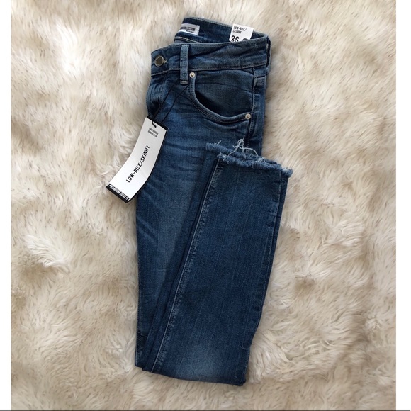 Zara Denim - ZARA • Jeans • Low Rise Skinny • Size 4 • NWT